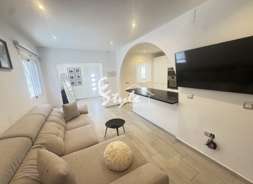 Resale - Villa - Orihuela-Costa - Blue Lagoon