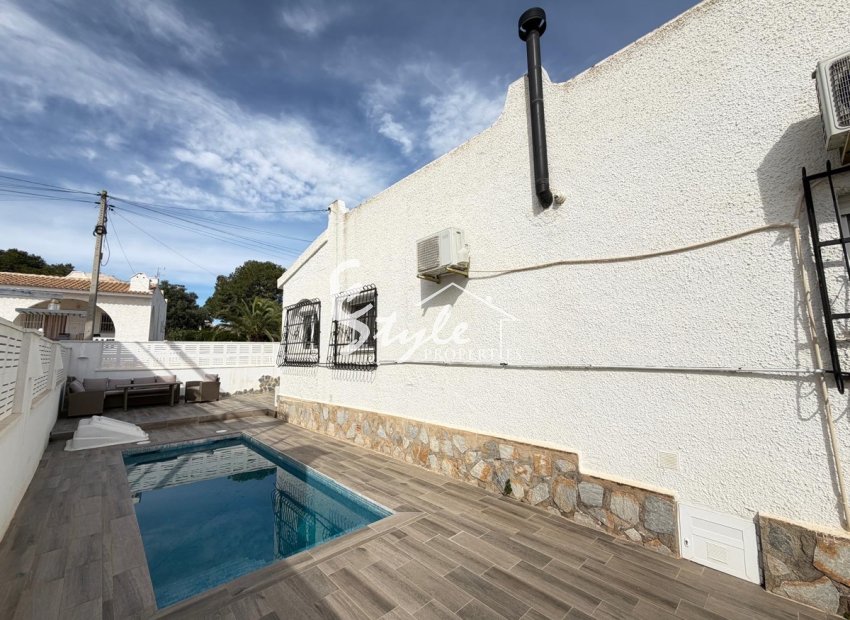 Resale - Villa - Orihuela-Costa - Blue Lagoon