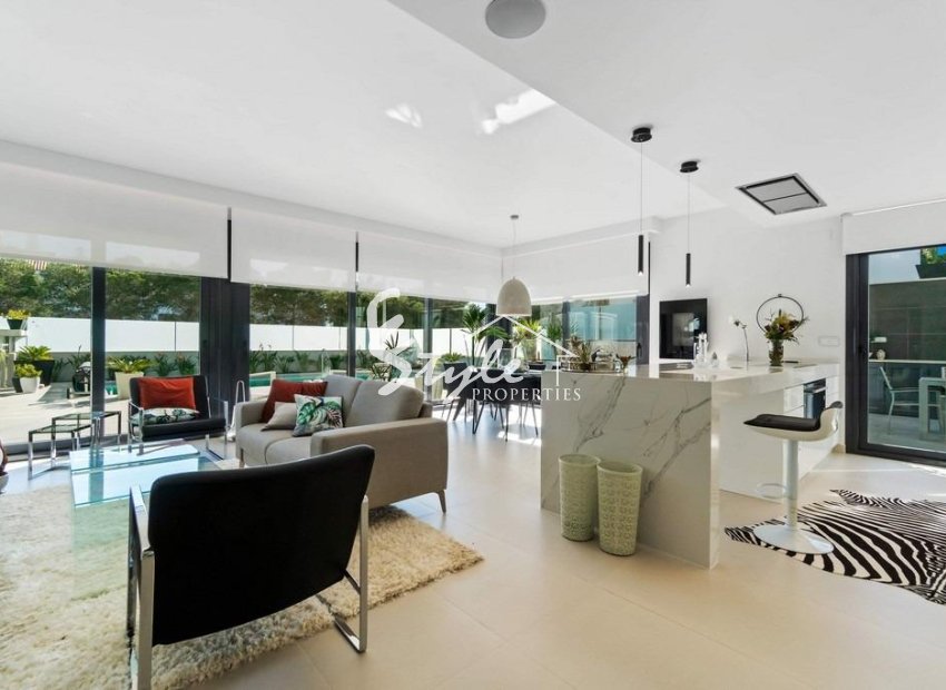 Resale - Villa - Orihuela Costa  - Campoamor