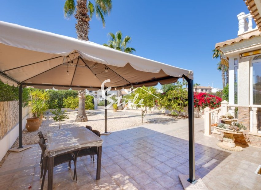 Resale - Villa - Orihuela Costa  - La Zenia