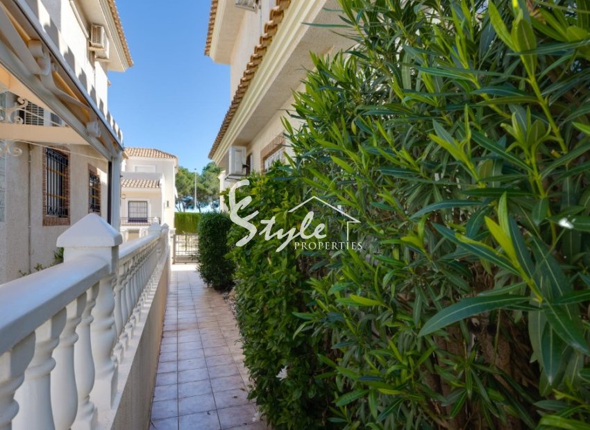 Resale - Villa - Orihuela Costa  - La Zenia