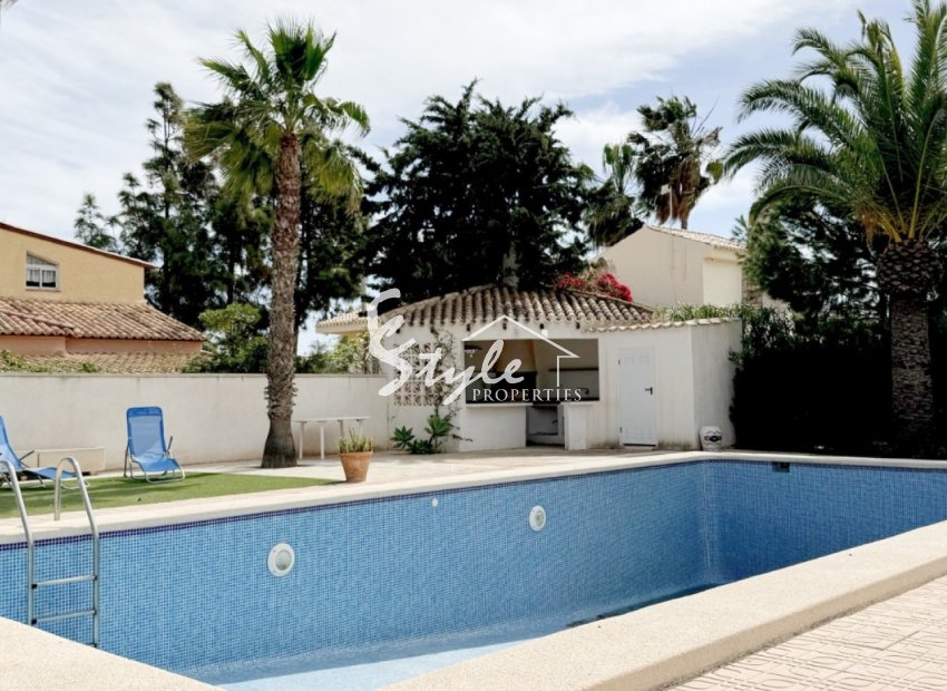 Resale - Villa - Orihuela Costa  - La Zenia