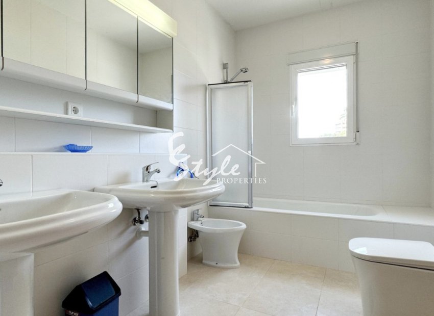 Resale - Villa - Orihuela Costa  - La Zenia