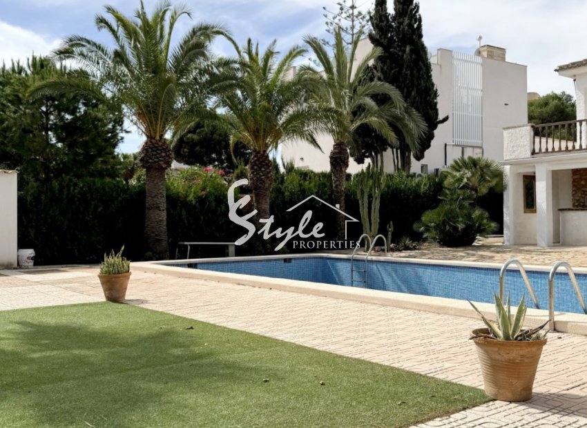 Resale - Villa - Orihuela Costa  - La Zenia