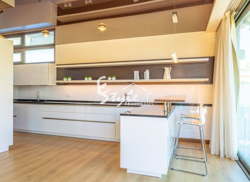 Resale - Villa - Orihuela Costa  - La Zenia