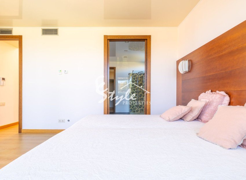 Resale - Villa - Orihuela Costa  - La Zenia