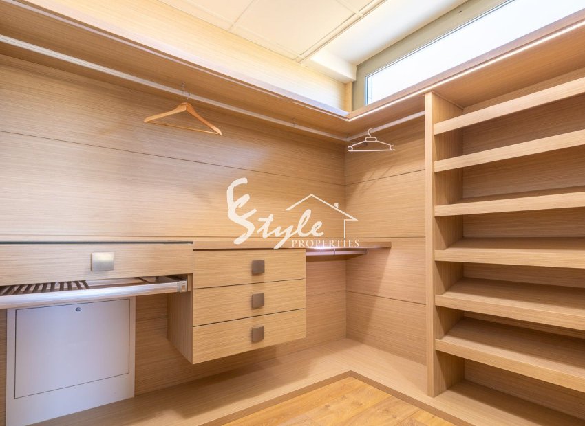 Resale - Villa - Orihuela Costa  - La Zenia