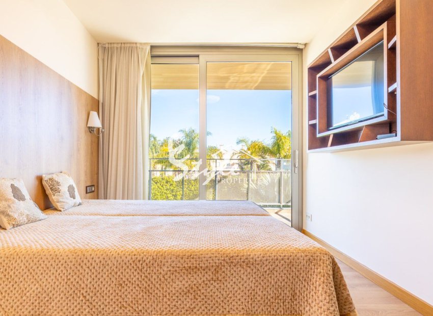 Resale - Villa - Orihuela Costa  - La Zenia