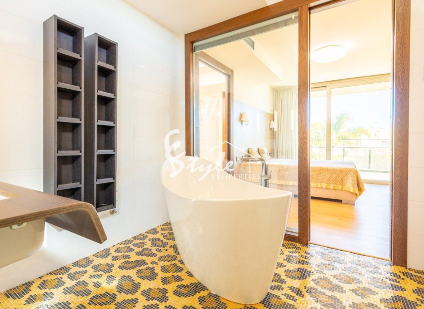 Resale - Villa - Orihuela Costa  - La Zenia