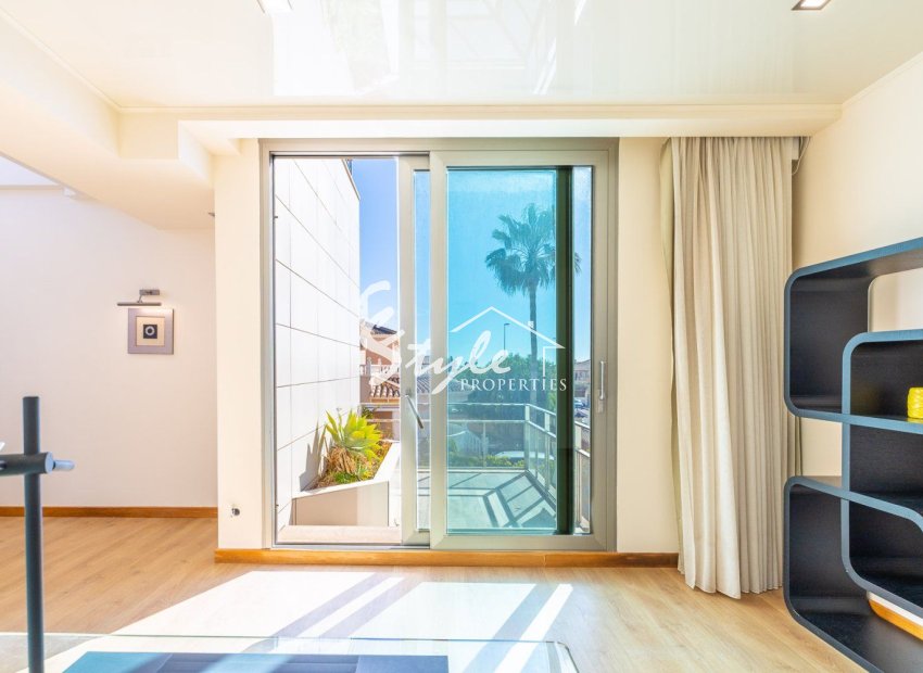 Resale - Villa - Orihuela Costa  - La Zenia