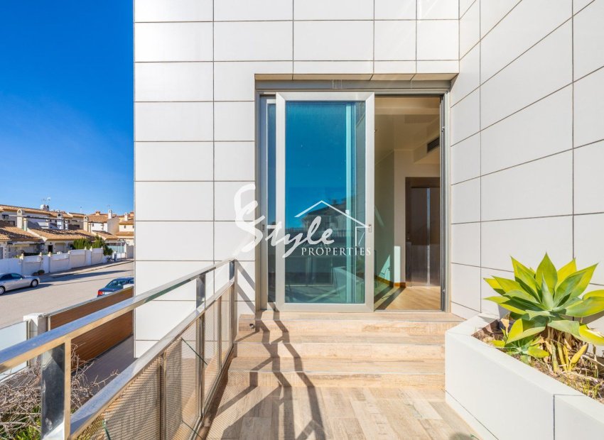 Resale - Villa - Orihuela Costa  - La Zenia