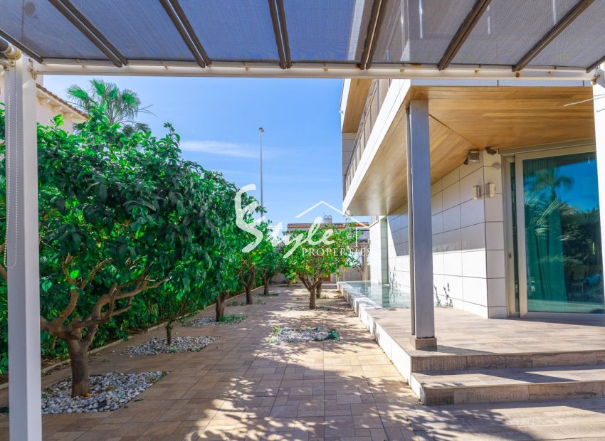 Resale - Villa - Orihuela Costa  - La Zenia