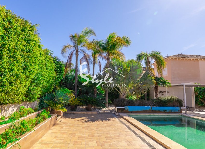 Resale - Villa - Orihuela Costa  - La Zenia