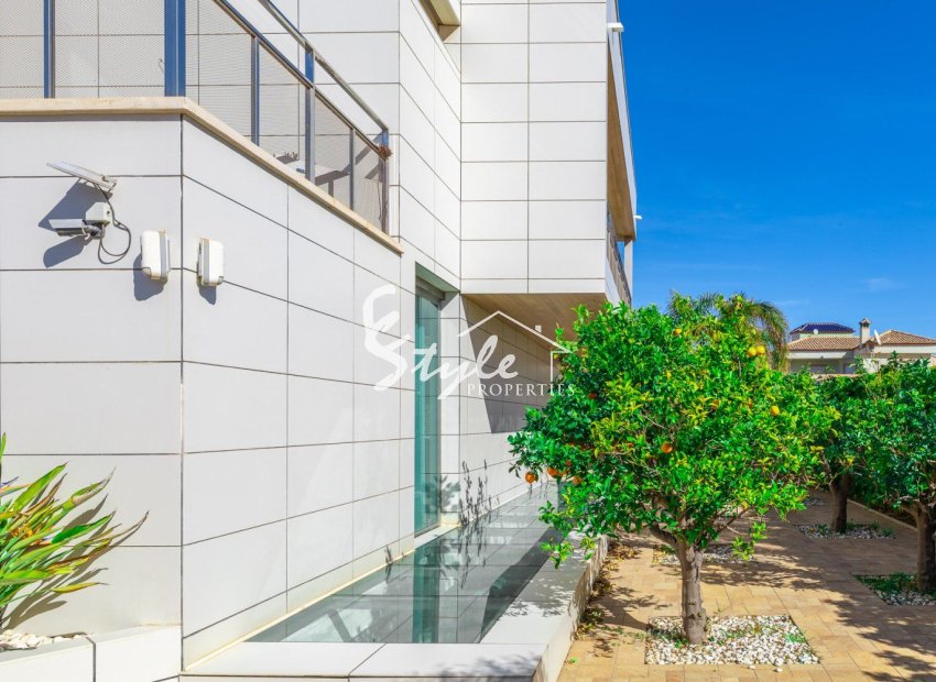 Resale - Villa - Orihuela Costa  - La Zenia