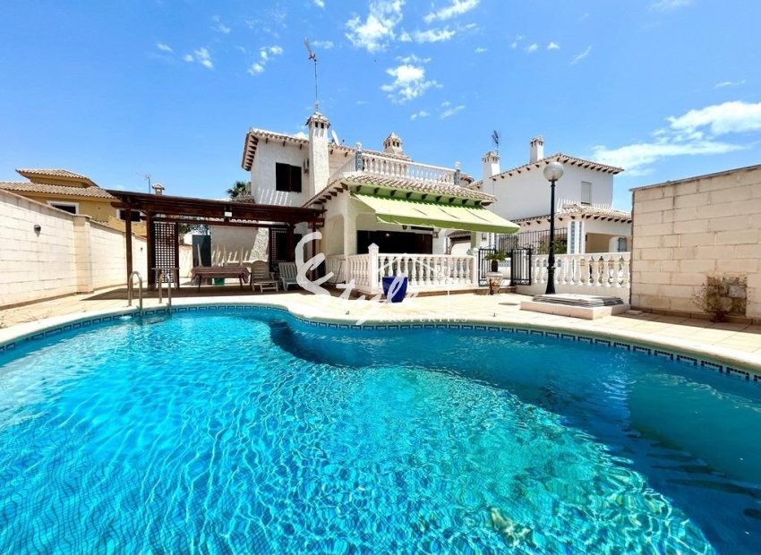Resale - Villa - Orihuela Costa  - La Zenia