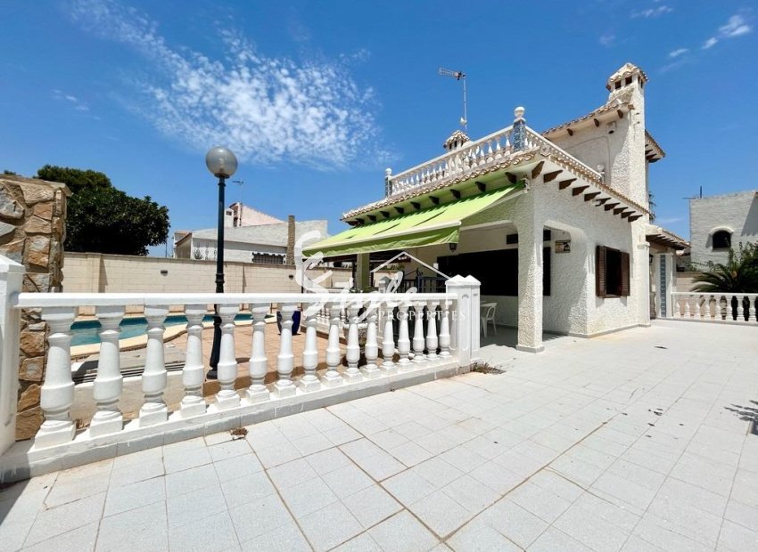 Resale - Villa - Orihuela Costa  - La Zenia