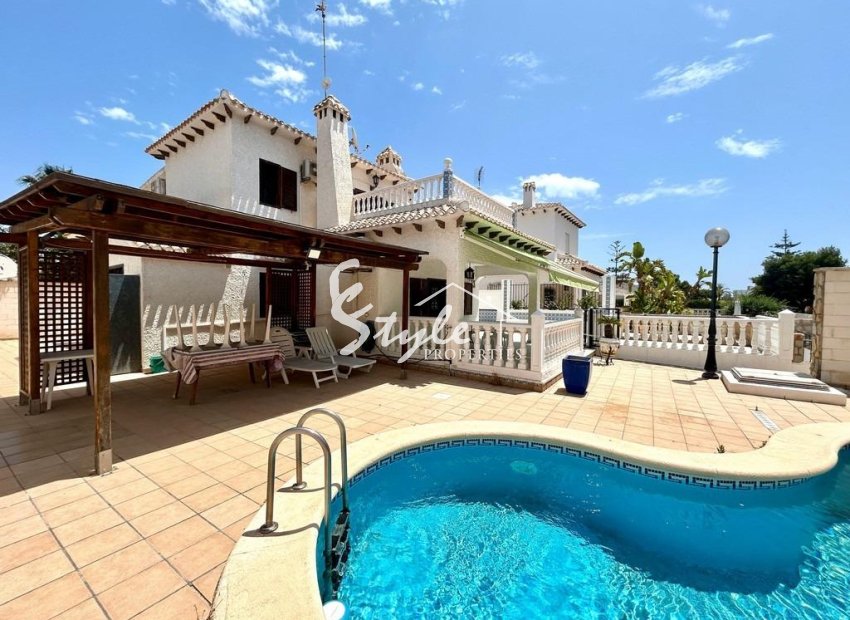 Resale - Villa - Orihuela Costa  - La Zenia