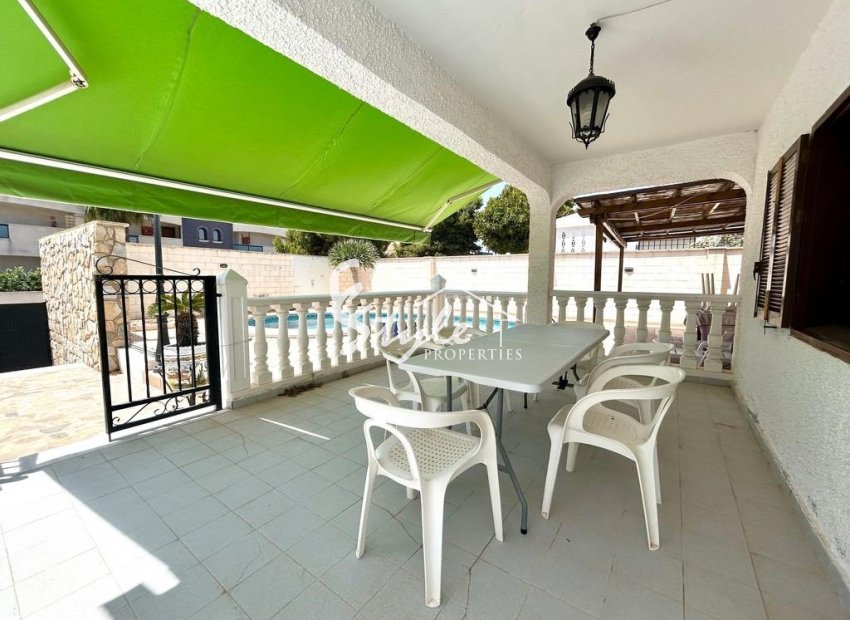 Resale - Villa - Orihuela Costa  - La Zenia