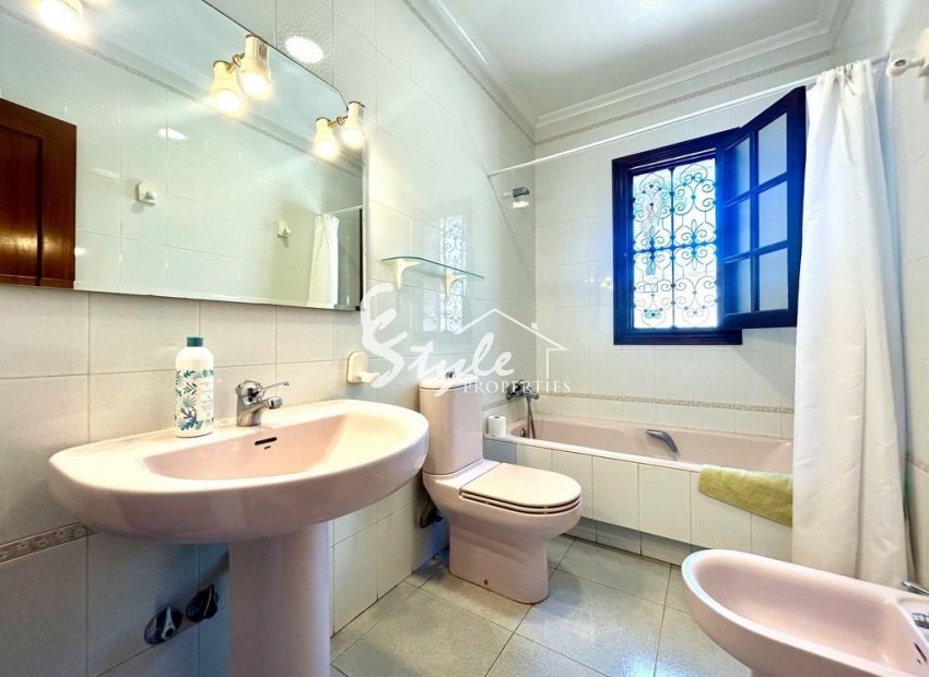 Resale - Villa - Orihuela Costa  - La Zenia