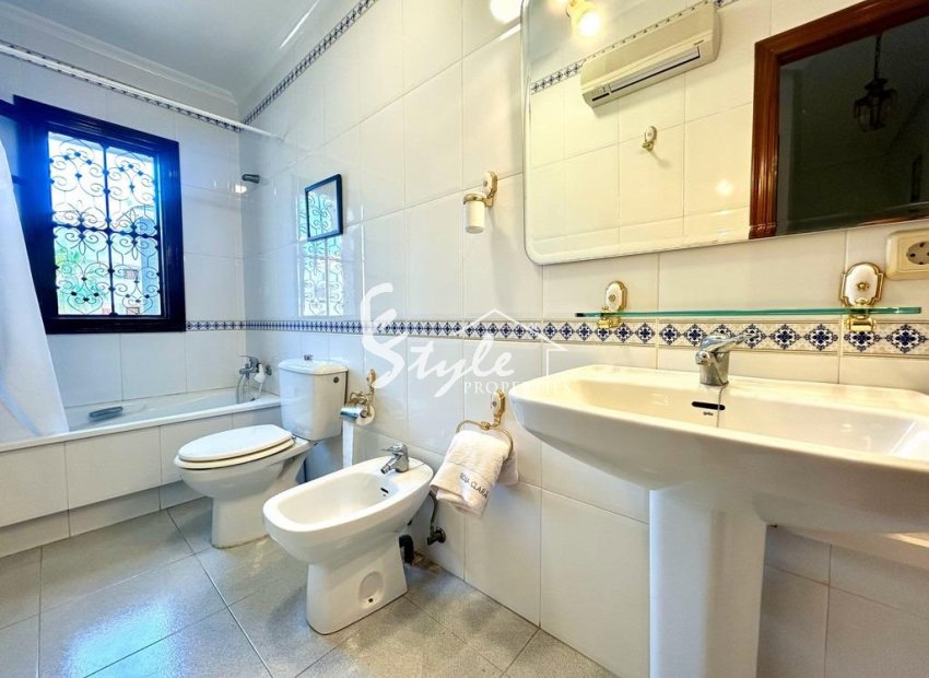 Resale - Villa - Orihuela Costa  - La Zenia