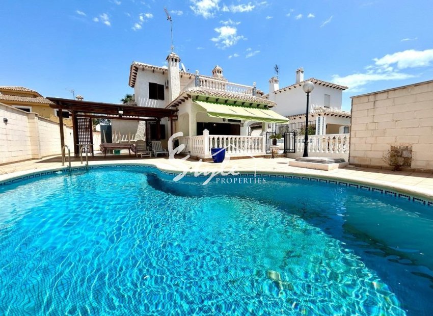 Resale - Villa - Orihuela Costa  - La Zenia