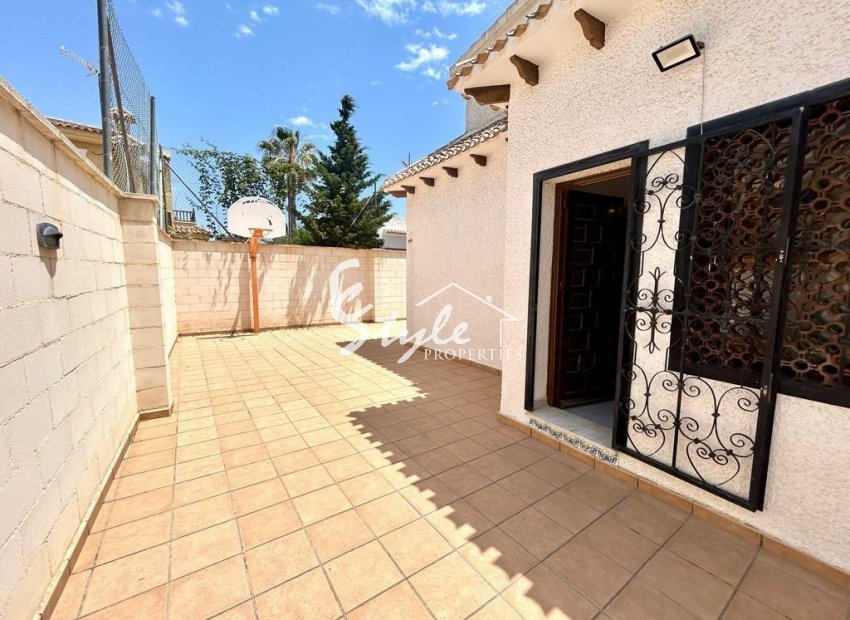 Resale - Villa - Orihuela Costa  - La Zenia