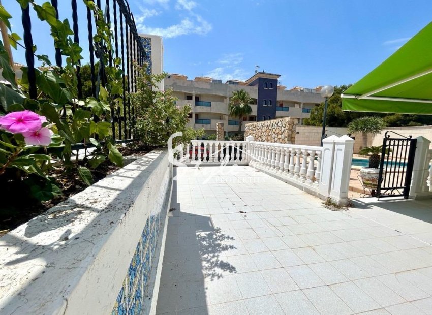 Resale - Villa - Orihuela Costa  - La Zenia