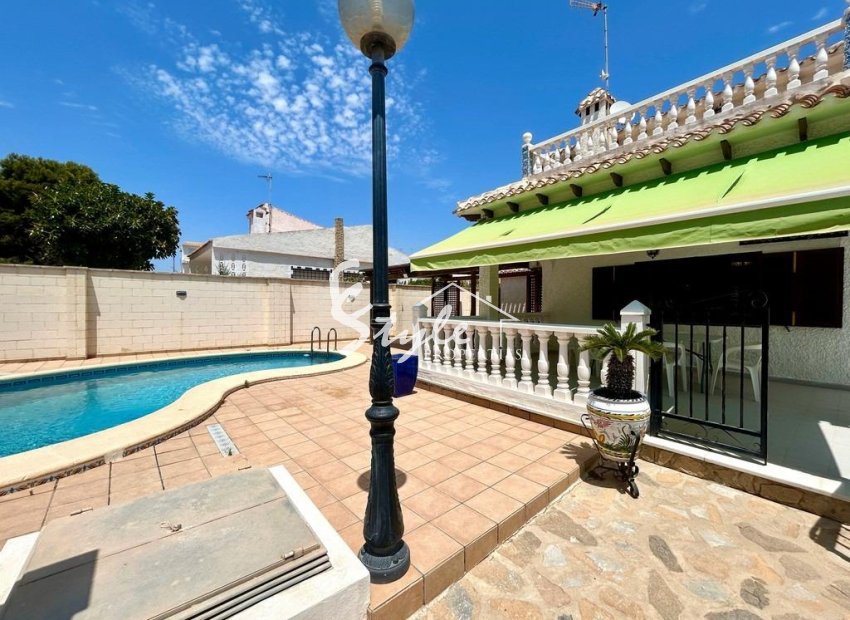 Resale - Villa - Orihuela Costa  - La Zenia