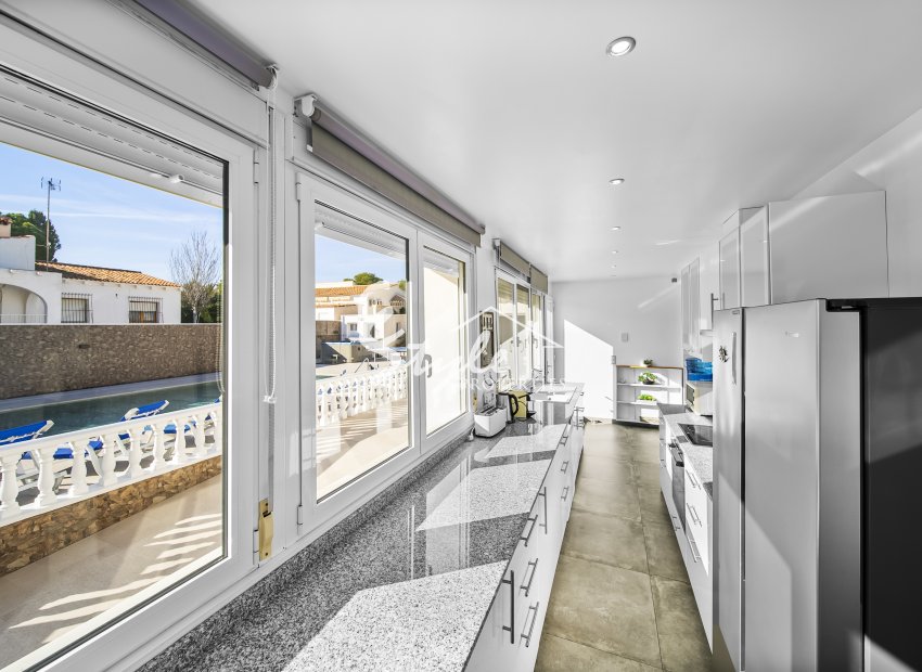 Resale - Villa - Orihuela-Costa - La Zenia