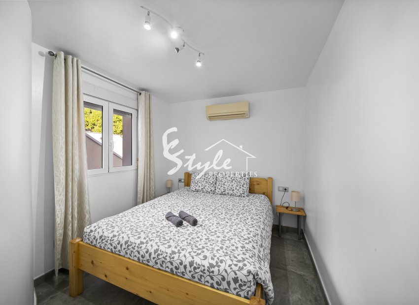 Resale - Villa - Orihuela-Costa - La Zenia