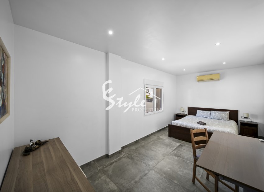 Resale - Villa - Orihuela-Costa - La Zenia