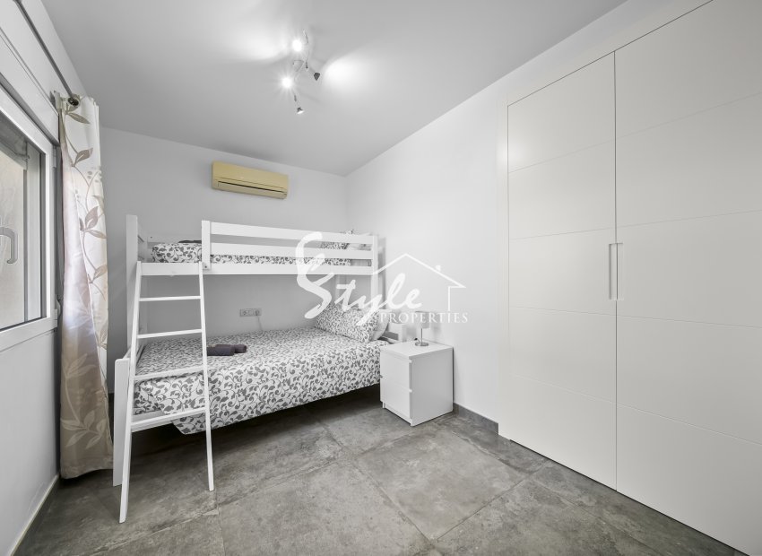 Resale - Villa - Orihuela-Costa - La Zenia