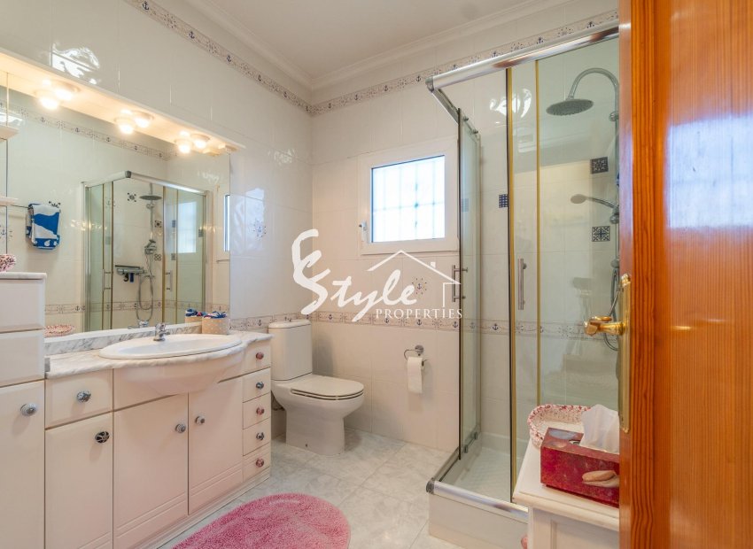 Resale - Villa - Orihuela-Costa - La Zenia