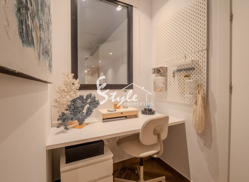 Resale - Villa - Orihuela Costa  - Las Colinas Golf