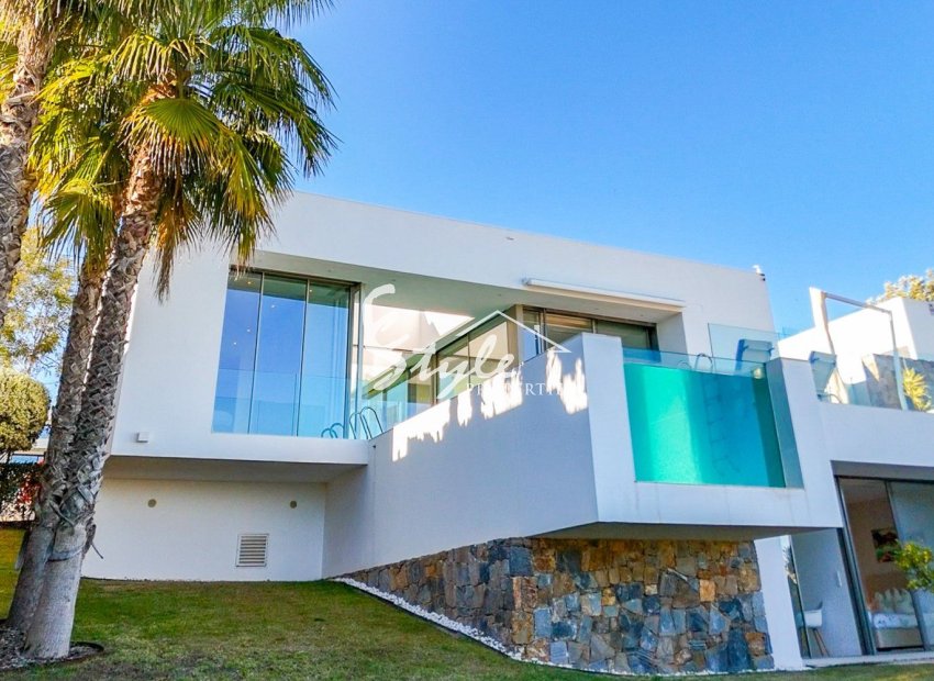 Resale - Villa - Orihuela Costa  - Las Colinas Golf