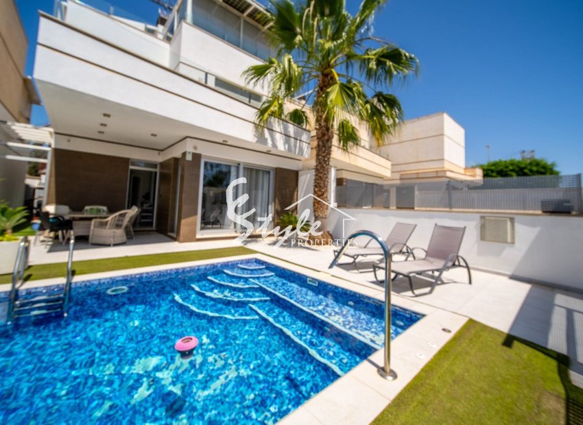 Resale - Villa - Orihuela Costa  - Lomas de Cabo Roig