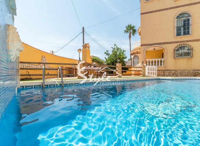 Resale - Villa - Orihuela-Costa - Los Almendros-La Florida