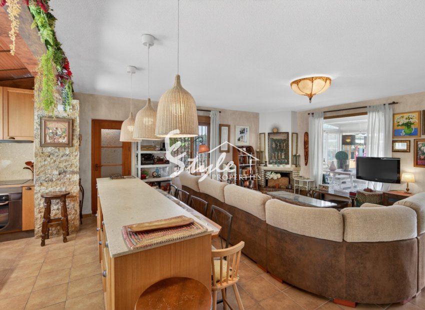 Resale - Villa - Orihuela-Costa - Orihuela Center