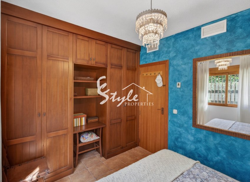 Resale - Villa - Orihuela-Costa - Orihuela Center