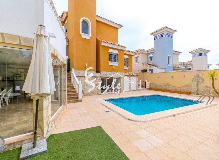 Resale - Villa - Orihuela Costa  - Orihuela Costa