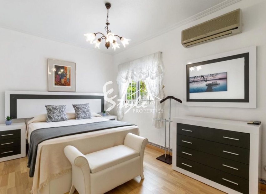 Resale - Villa - Orihuela Costa  - Playa Flamenca