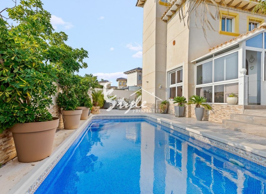 Resale - Villa - Orihuela Costa  - Playa Flamenca