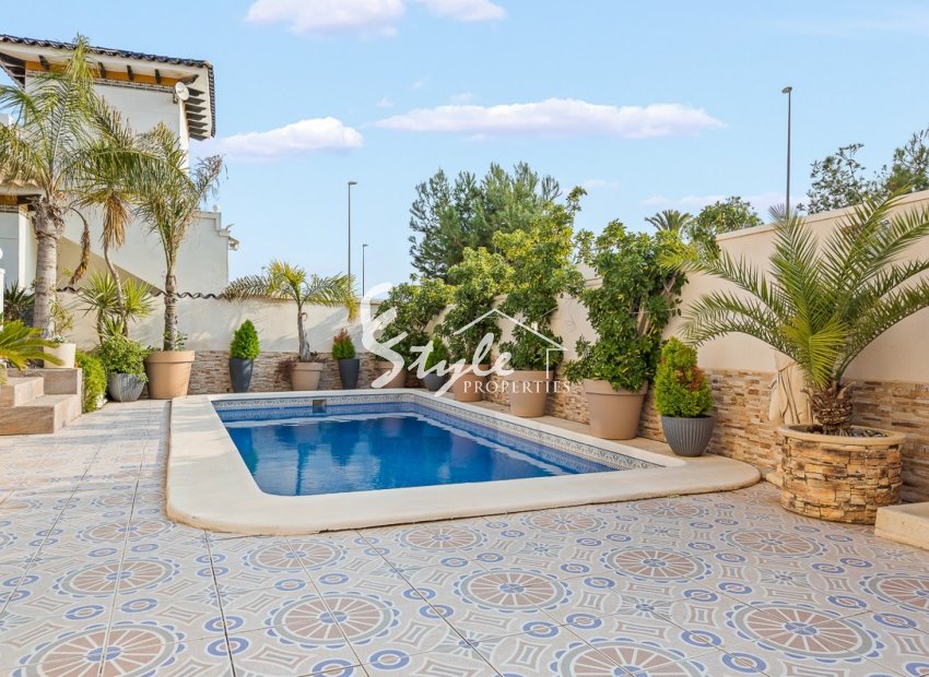 Resale - Villa - Orihuela Costa  - Playa Flamenca
