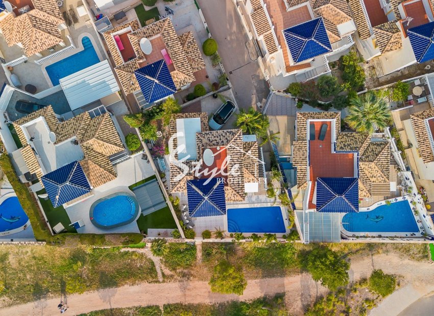 Resale - Villa - Orihuela Costa  - Playa Flamenca