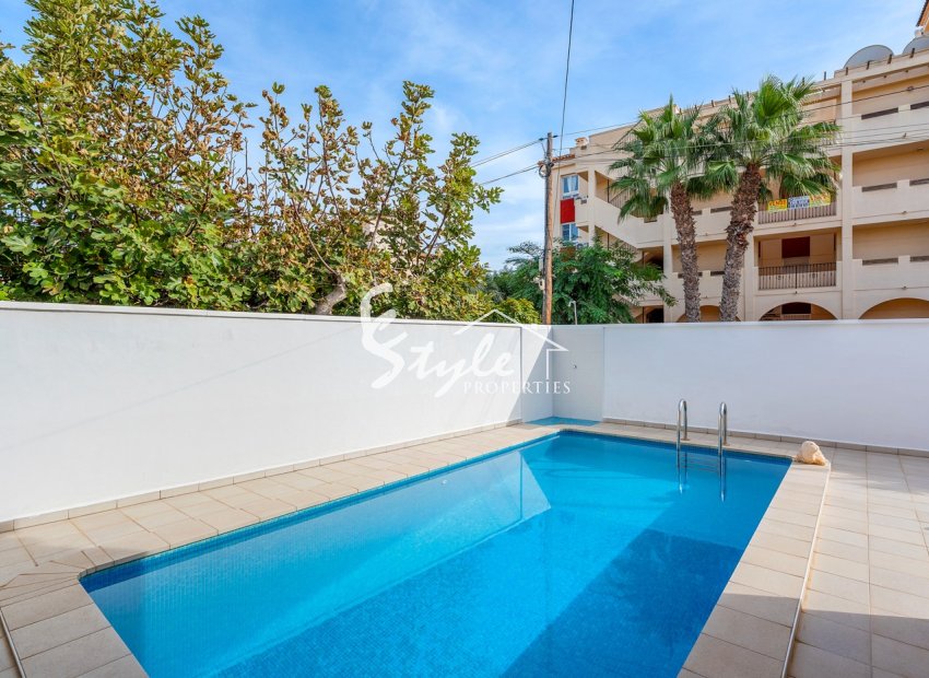 Resale - Villa - Orihuela Costa  - Playa Flamenca