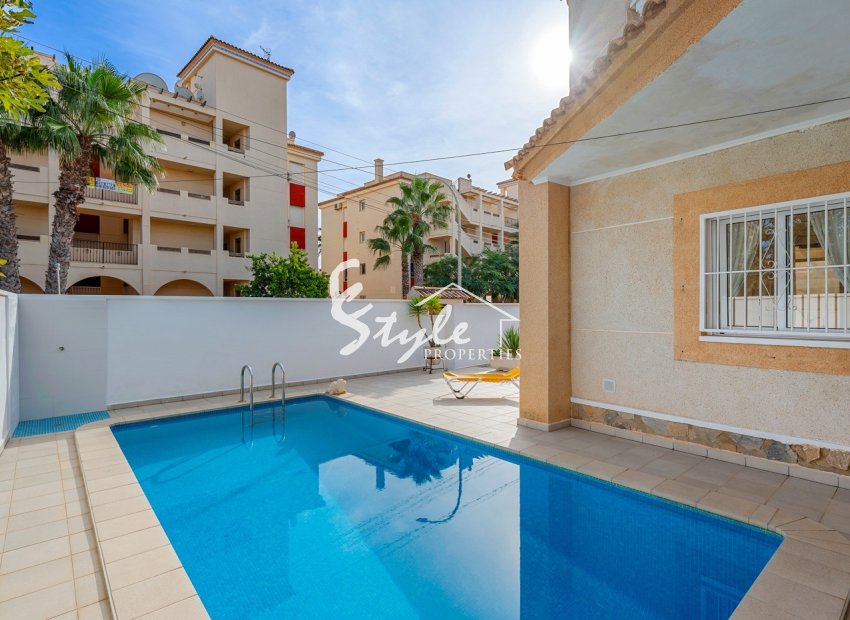 Resale - Villa - Orihuela-Costa - Playa Flamenca