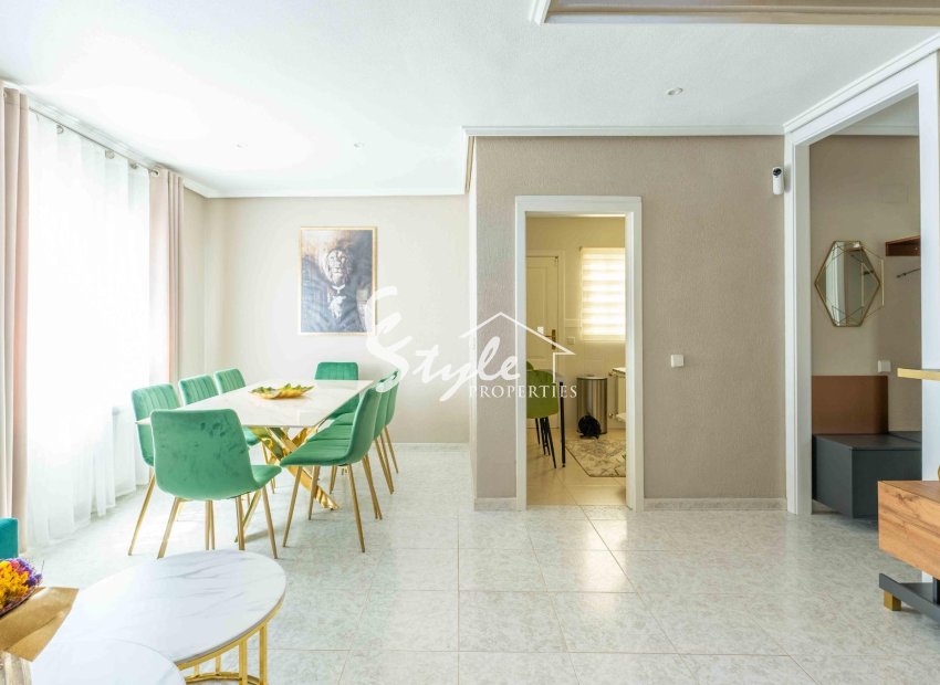 Resale - Villa - Orihuela Costa  - Punta Prima