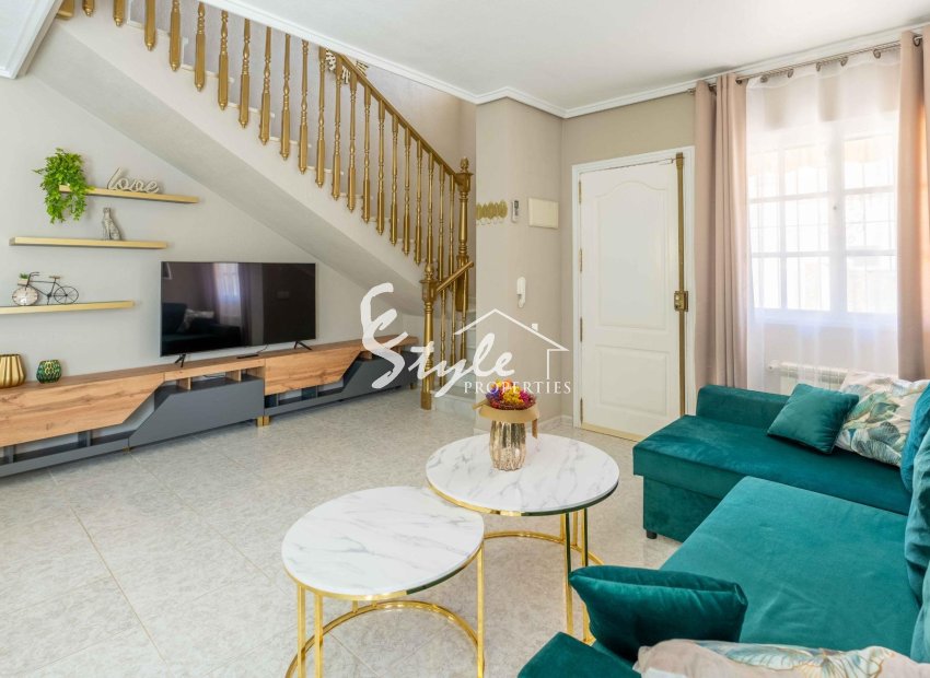 Resale - Villa - Orihuela Costa  - Punta Prima