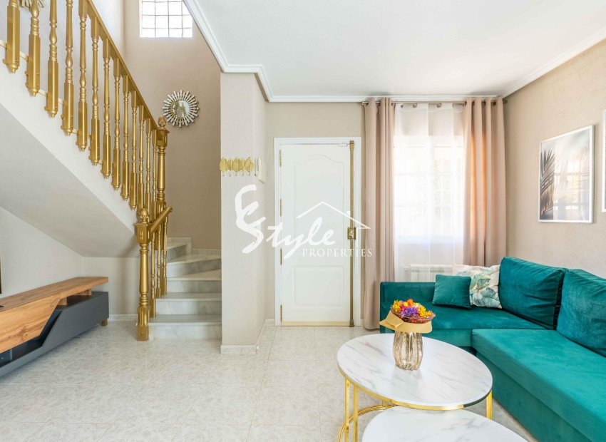 Resale - Villa - Orihuela Costa  - Punta Prima