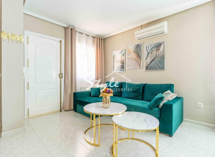 Resale - Villa - Orihuela Costa  - Punta Prima